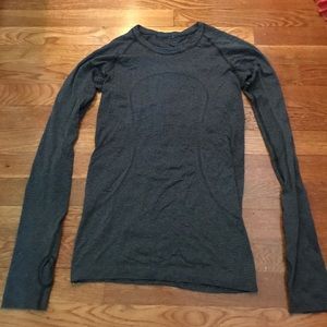 Lulu lemon swiftly tech long sleeved SIZE 4